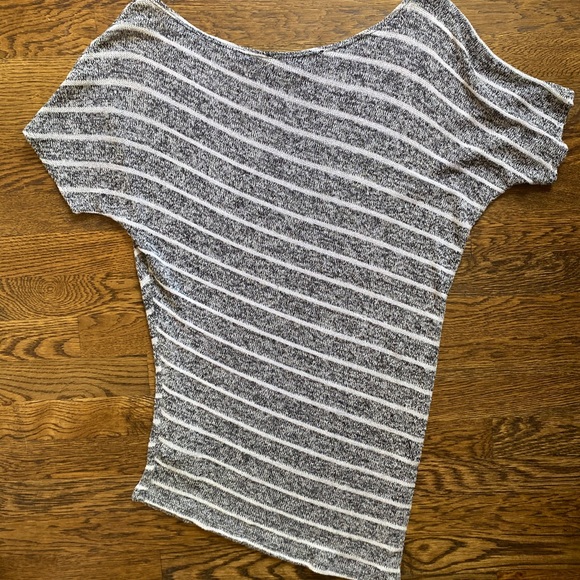 One shoulder asymmetrical sweater - Picture 4 of 4